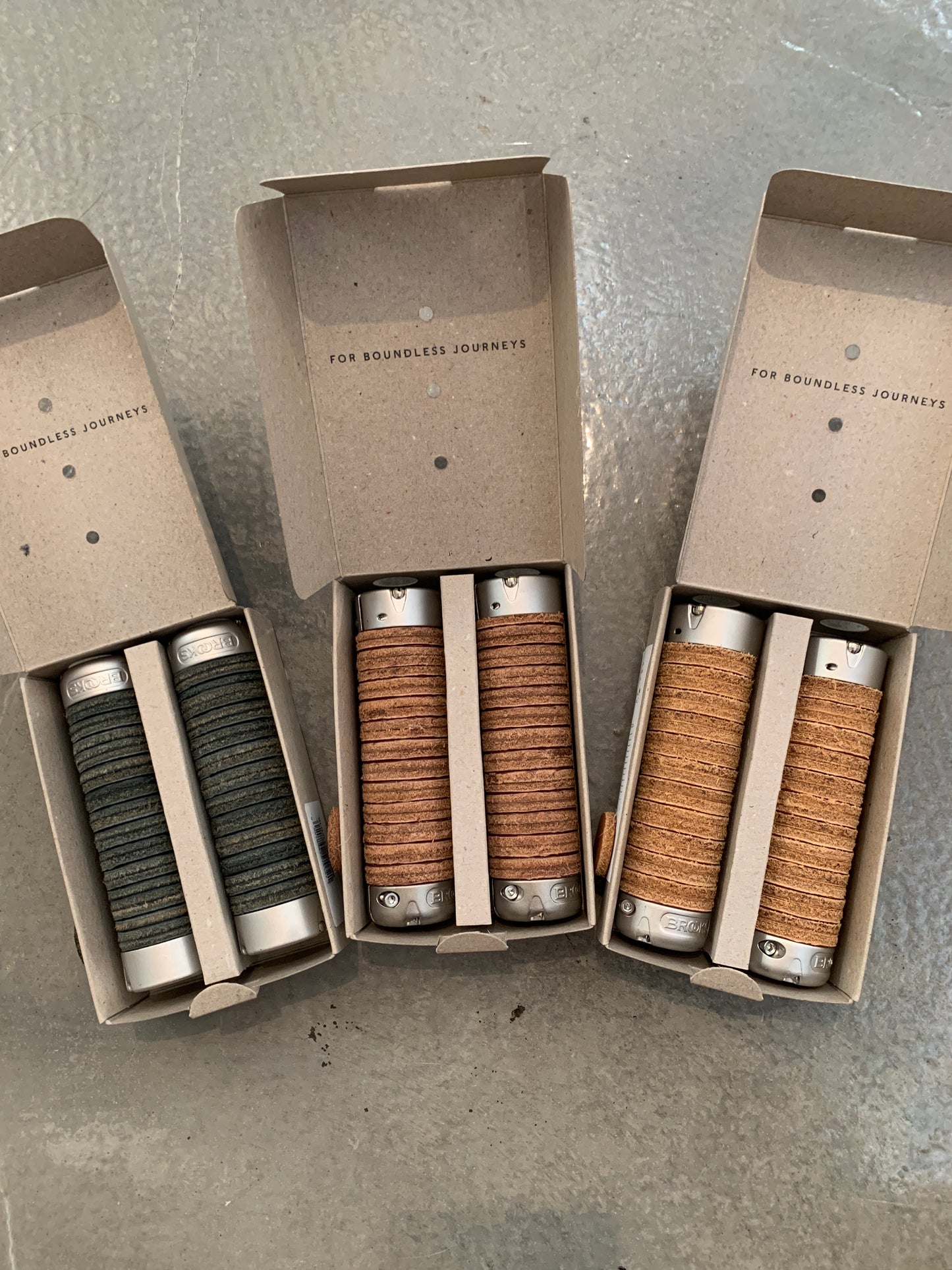 BROOKS Plump Leather Grips Brown 皮革手把筒深啡色