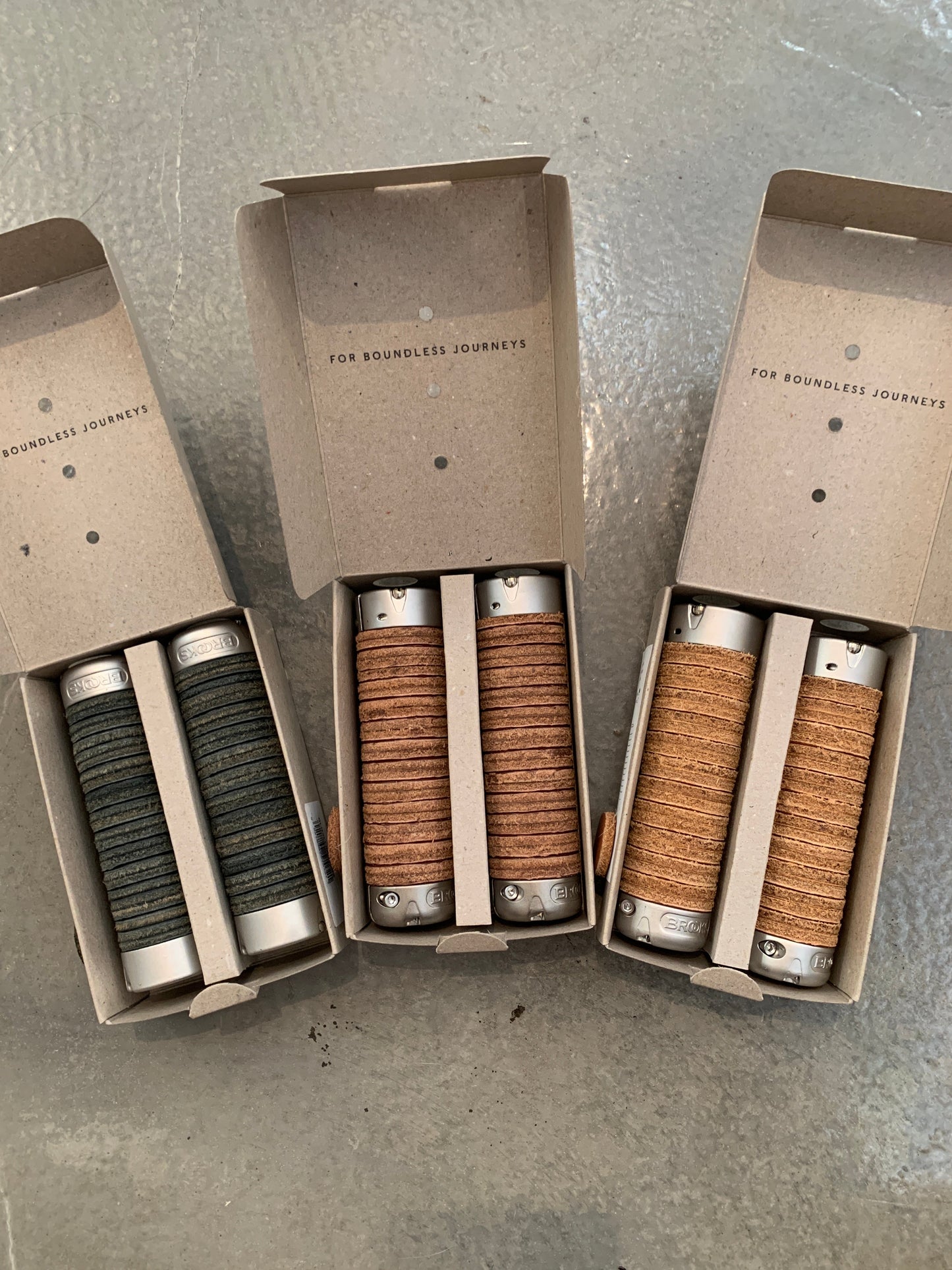 BROOKS Plump Leather Grips Black 皮革手把筒黑色